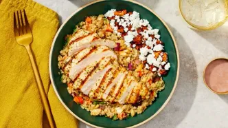 شام امشب با من: سالادی که طعمش در ذهنتان حک می‌شود: مرغ، لبو و انار در آغوش یک سس جادویی!