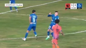 گل اول استقلال به پادیاب توسط یاسر آسانی