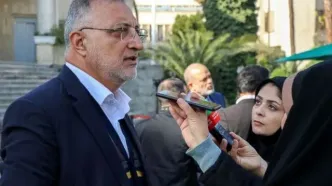 توجیه عجیب زاکانی درباره چمن‌کاری میدان آزادی