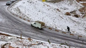 رانندگی کودک خردسال در جاده برفی هراز!