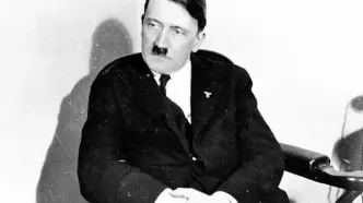 «آدولف هیتلر» در زندان لاندسبرگ؛ سال 1301