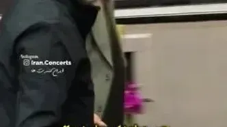 خوشحالی الیکا عبدالرزاقی و امیرحسین قیاسی بعد از دریافت جایزه در جشن حافظ