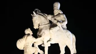 مجسمه والرین در ورودی فرودگاه مهرآباد نصب شد