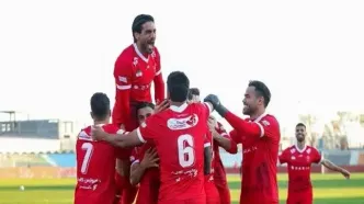 برد پرسپولیس مقابل آلومینیوم/ سرخ‌ها با شکست گربه‌سیاه صدرنشین شدند