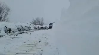 نجات معجزه‌آسای ۱۴ نفر از دل کولاک سردشت/ پایان ۵ ساعت جست‌وجوی نفس‌گیر هلال‌احمر