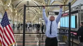 آمادگی بدنی وزیر بهداشت آمریکا در ۷۱ سالگی