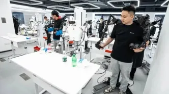 چین مدرسه‌ای برای ربات‌های انسان‌نما راه‌اندازی کرد