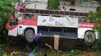 بر اثر واژگونی اتوبوس مسافربری حداقل ۷ نفر کشته شدند