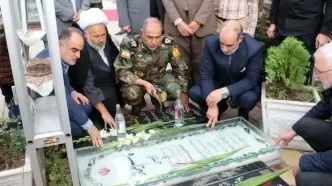 حضور فرمانده نزاجا بر مزار سپهبد شهید قاسم سلیمانی