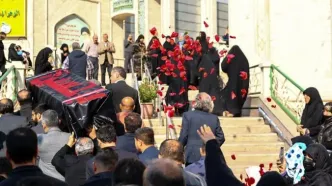 اسماعیل سقاب اصفهانی در مراسم تشییع همسر و فرزندش + تصاویر