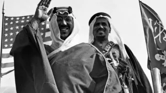 «محمدرضا پهلوی» در چادر «ملک سعود، پادشاه عربستان»؛ سال 1335