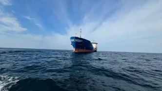 یک فروند کشتی نفتکش حامل ۶ میلیون لیتر گازوئیل قاچاق در سواحل دریای عمان توقیف شد/ این کشتی ۱۸ خدمه از اتباع کشور‌های هند، سریلانکا و بنگلادش دارد