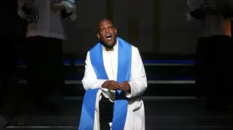 خواننده مشهور با ضربات چاقو در خانه‌اش کشته شد