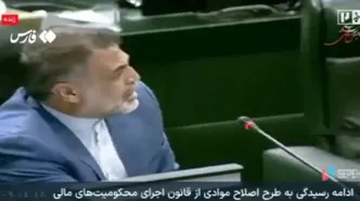 دیروز یک جلسۀ بی‌نتیجۀ بی‌خودی گذاشتیم تصمیمی هم گرفته نشد، ۲۰۰۰ تومان روی دلار رفت