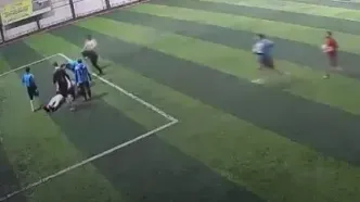 لحظه سکته قلبی و مرگ فوتبالیست آماتور در زمین