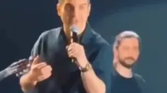 واکنش محسن یگانه به نشان دادن پرچم بحرین در کنسرتش