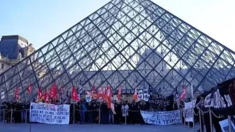 «لوور» تعطیل شد