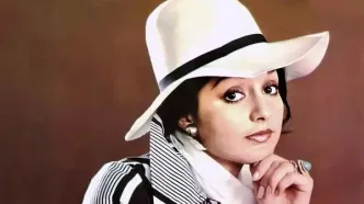 «گوگوش» در 20 سالگی و در حال اجرا در پاریس؛ سال 1349