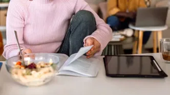 بیدارباش برای کاهش وزن؛ عادت‌های صبحگاهی که شما را چاق می‌کنند!