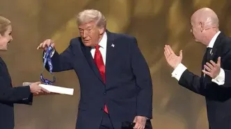 تصویر حرکت خیلی عجیب ترامپ در مراسم قرعه‌کشی جام جهانی همه را غافلگیر کرد