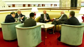 تاکید ظریف و فؤاد حسین بر اتخاذ گفتگوی سازنده برای کمک به تقویت امنیت و ثبات منطقه‌ای