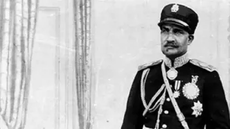 «رضاخان» چند روز قبل استعفا به همراه محمدرضا پهلوی؛ سال 1320