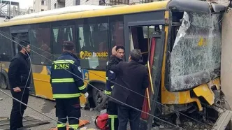 برخورد هولناک اتوبوس با مانع در اتوبان ستاری