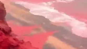 جوی سرخ در ساحل هرمز؛ تصاویر عجیب از پدیده بحث‌برانگیز + ویدئو