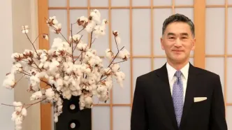 لهجه زیبای سفیر ژاپن هنگام حافظ‌خوانی به مناسبت شب یلدا