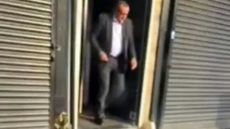 تصویر جنجالی رئیس پلیس هنگام خروج از فاحشه‌خانه