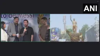 ویدئو: رونمایی مجازی مسی از مجسمه‌اش در هند