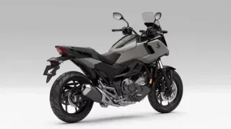 هوندا NC750X ۲۰۲۶ با فیس‌لیفت و رنگ خاکستری مات، در راه است