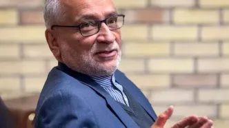 انتقاد روزنامه اصولگرا از اظهارات اخیر حسین مرعشی: مذاکره با امریکا مشکلی را حل نمی کند