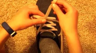 با این ترفند ساده بستن بند کفش، در زمان صرفه‌جویی کنید