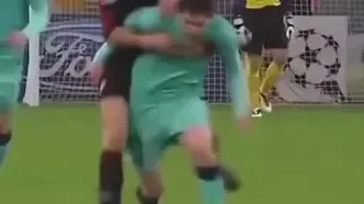 ویدئو: همه جلو مسی صف کشیدند!