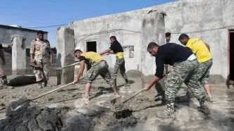 امدادرسانی نیروی دریایی ارتش به سیل‌زدگان بندر جاسک