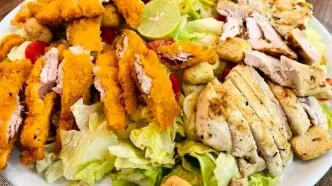 سالاد مرغ سوخاری به سبک استرالیایی؛ راز طعمی بی نظیر برای کریسمس