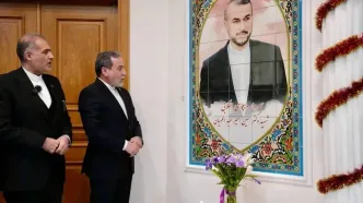 رونمایی از  نماد یادبود شهید حسین امیرعبداللهیان توسط وزیر امور خارجه