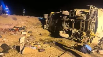جزئیات حادثه تصادف مرگبار اتوبوس در نطنز/ برخورد اسکانیا با گاردریل و ورود به لاین مقابل