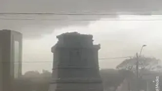 تندباد شدید، ماکت مجسمه آزادی را سرنگون کرد