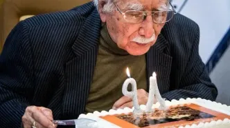 تصاویر؛ مراسم تولد ۹۸ سالگی فتح الله مجتبایی