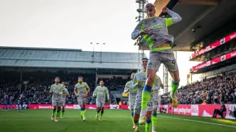 هالند در نقش بابانوئل؛ سورپرایز ستاره سیتی برای کودکان در کریسمس (عکس)