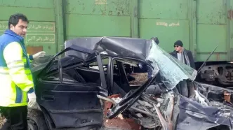 برخورد قطار با خودرو در ایستگاه راه‌آهن شازند