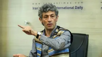 سیروس همتی در کنار همسر و دوقولوهایش