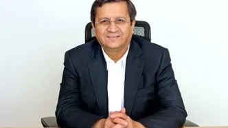 همتی: درباره نرخ ارز صحبت نمی‌کنم+ فیلم