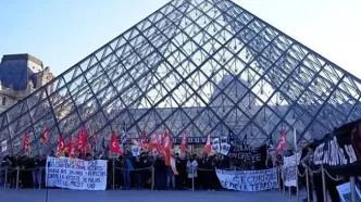 «لوور» تعطیل شد