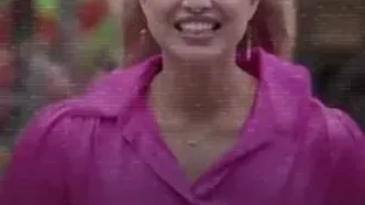 لحظه شوکه‌کننده حمله یک مرغ دریایی به خانم خبرنگار