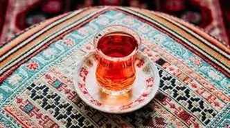 یک مرد کرجی رکورد خوردن چای را شکست