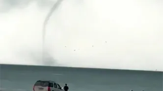 تصاویری از پدیده نادر گردباد دریایی در خلیج فارس