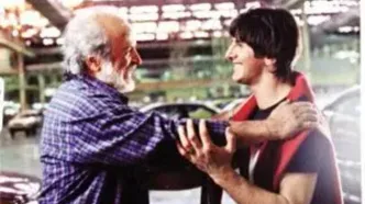 امین حیایی در آغوش بازیگر مطرح قبل انقلاب گریه کرد/ ویدئو